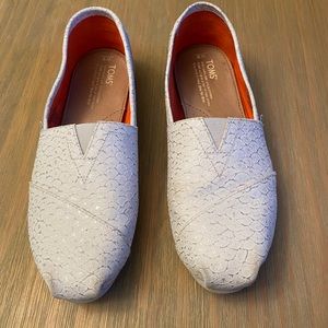 Women’s Toms flats